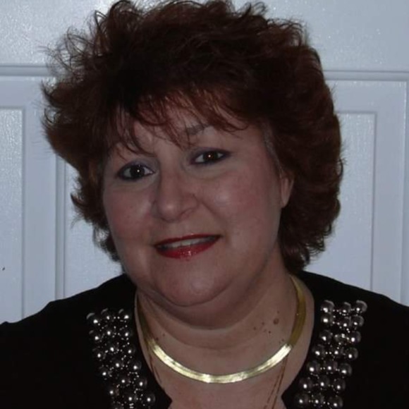 Meet your Posher, Debbie - Picture 1 of 1